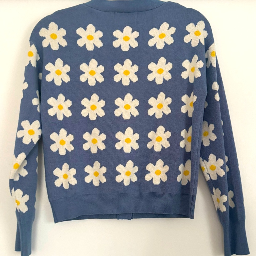 Spring sweater with white flowers. Worn once!